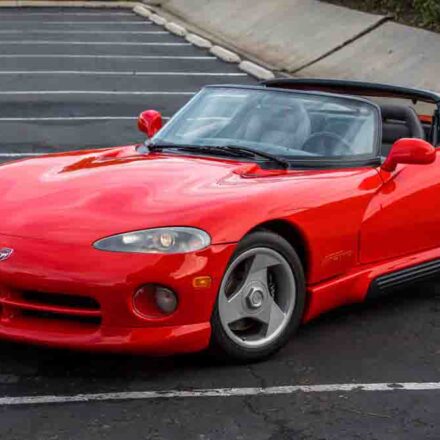 Dodge Viper RT/10: el superdeportivo americano sin concesiones El Dodge Viper RT/10 es un superdeportivo estadounidense con motor V10, sin ayudas electrónicas y una conducción pura y exigente.