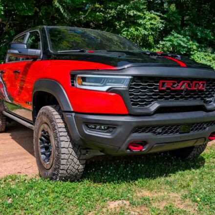 Ram SRT TRX 2027: el regreso del V8 más salvaje de Ram La Ram TRX 2027 regresa con un motor V8 supercargado de 777 hp, capacidades off-road extremas y un enfoque total en el desempeño.